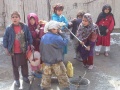 Kinder bei der Wasserversorgung .jpg